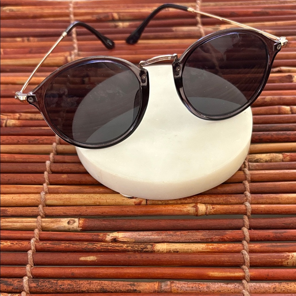 Stylish Gold Metal Frame Round Sunglasses